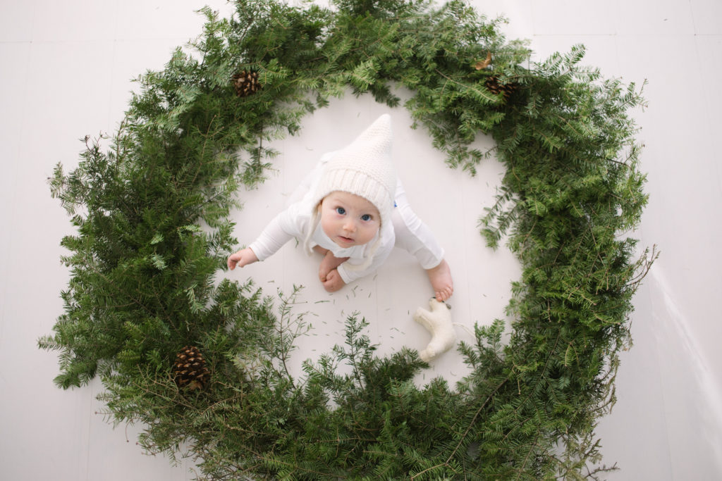 Wreath mini session Chicago baby photographer Elle Baker PHotography 