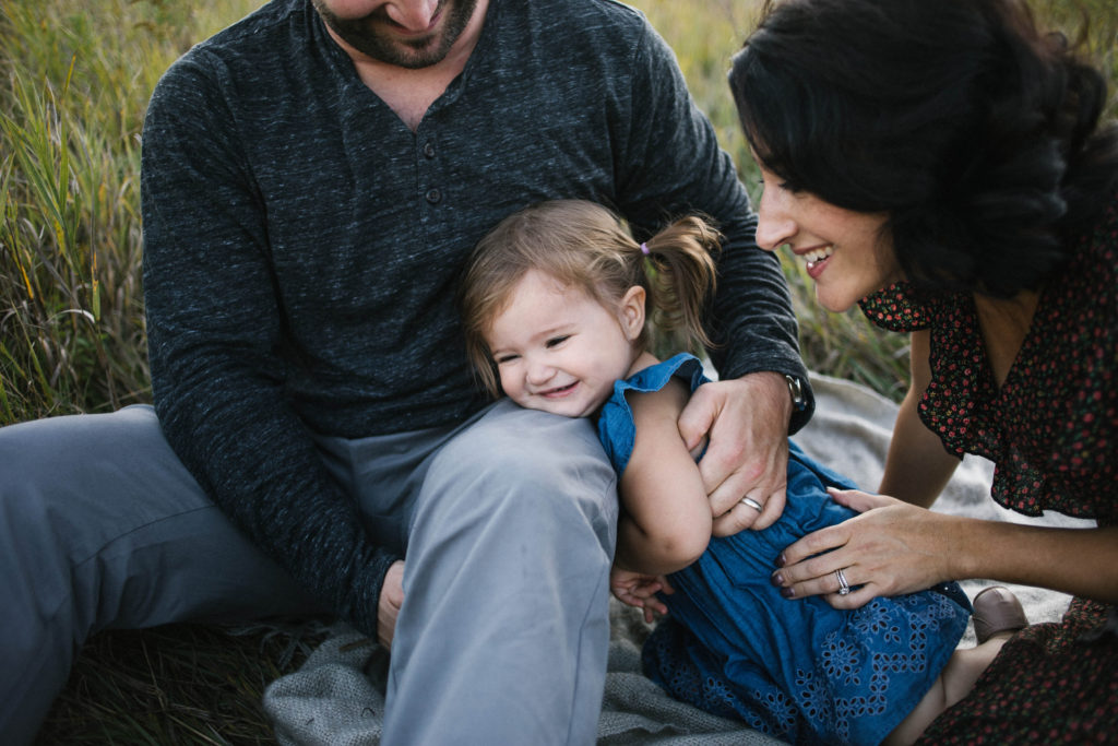 Outdoor lifestyle family session | Elle Baker Photography Chicago IL