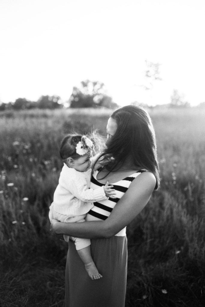 Lifestyle family photographer in Chicago Elle Baker Photography 