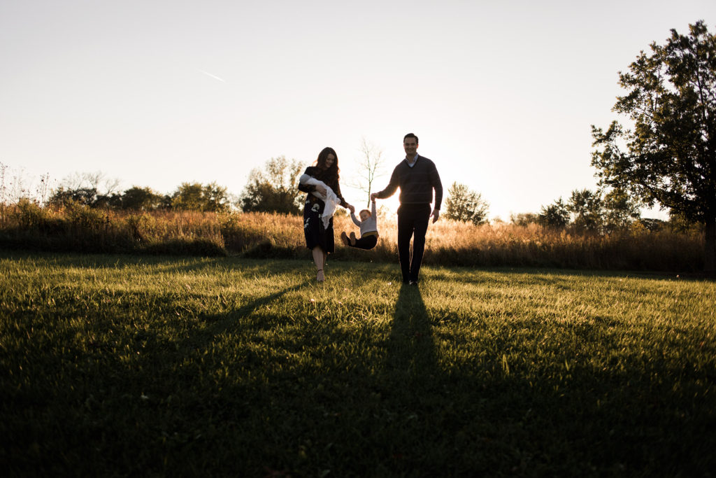 5 Tips on how to shoot during sunset | A golden hour session with a family walking into the sunset