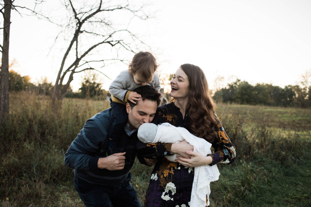 Naperville Illinois Forest Preserve, Photos by Elle Baker photography, family of four posing ideas, toddler and newborn