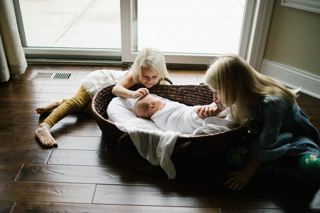 Chicago newborn and family lifestyle photographer, Elle Baker Photography, sibling posing ideas with newborn