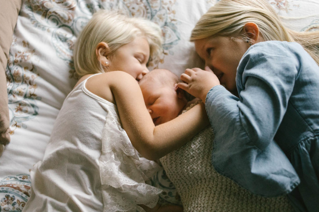 Chicago newborn and family lifestyle photographer, Elle Baker Photography, sibling posing ideas for newborn session