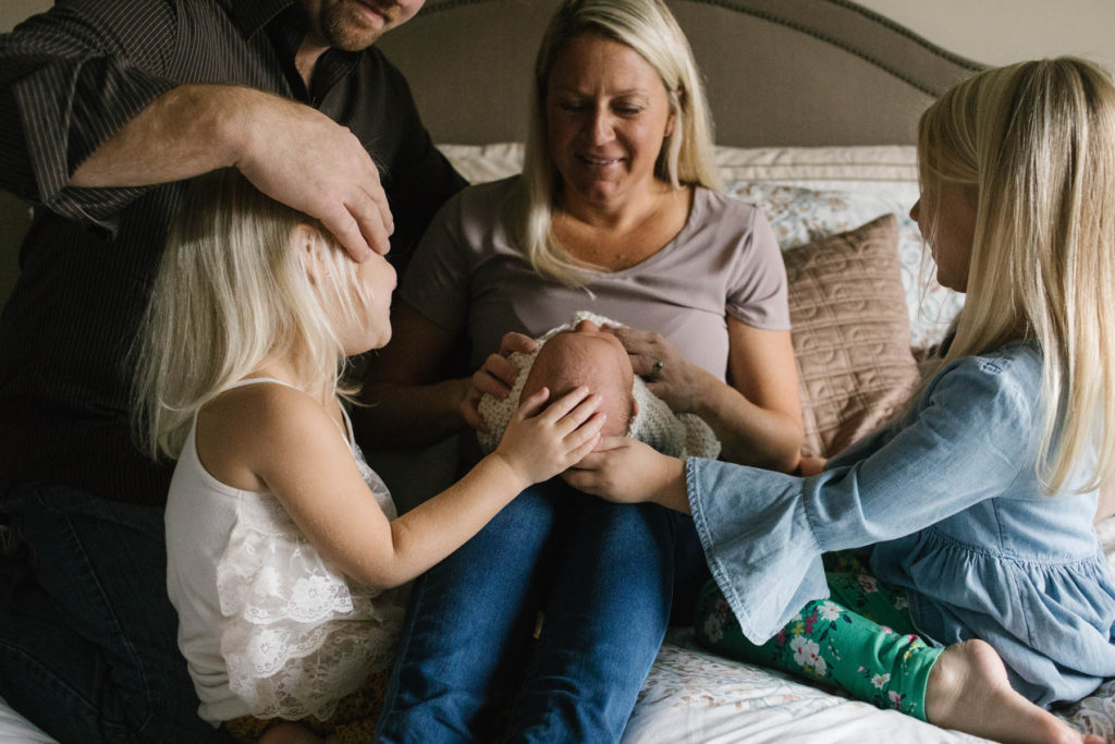 Chicago newborn and family lifestyle photographer, Elle Baker Photography, family of five during home session