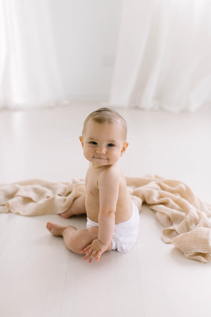 Natural baby led session | Homer Glen IL studio | Photos by Elle Baker Photography | milestone session 