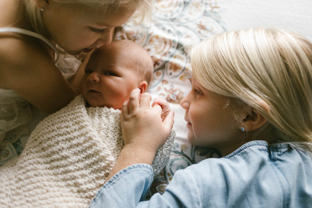 Chicago newborn and family lifestyle photographer, Elle Baker Photography, sibling posing ideas for newborn session
