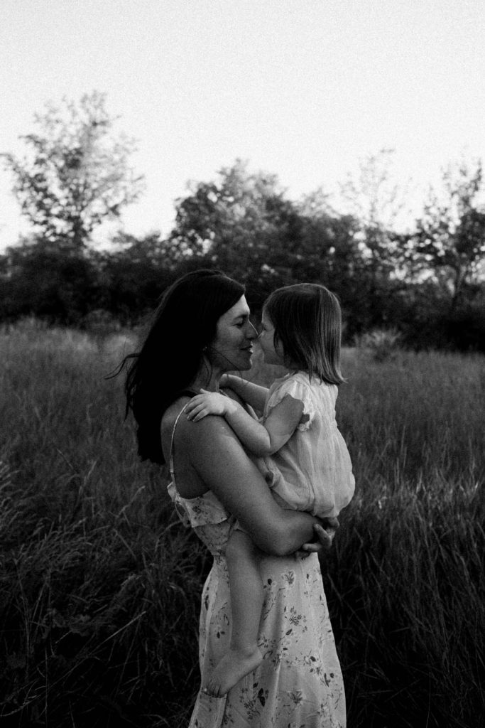 Hickory Creek Preserve in Mokena, IL, Photo by Elle Baker Photography, posing ideas for mom and child