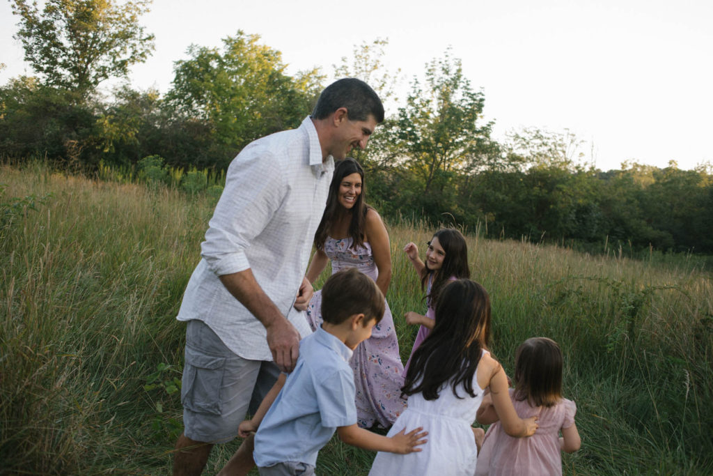 Hickory Creek Preserve in Mokena, IL, Photo by Elle Baker Photography, how to engage the entire family during a lifestyle family session