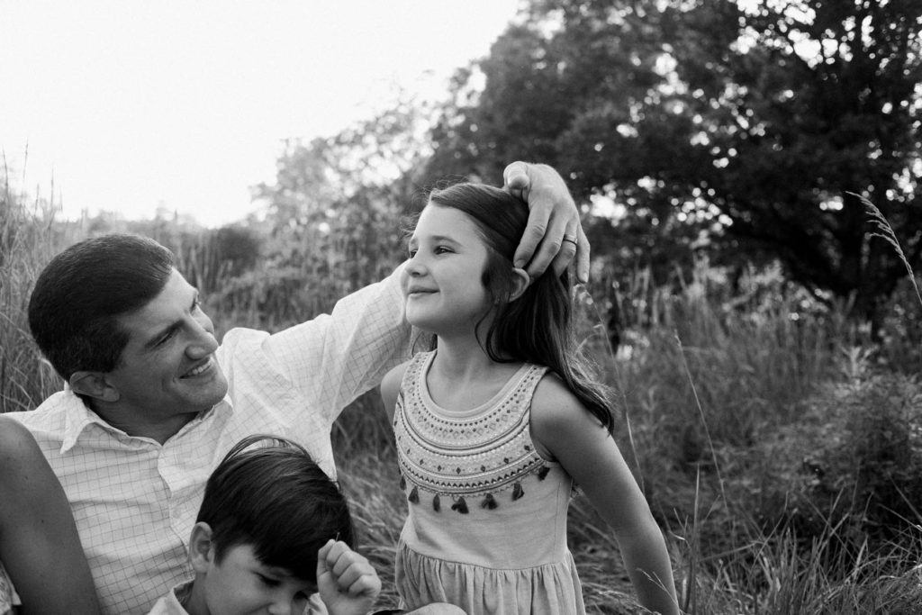 Hickory Creek Preserve in Mokena, IL, Photo by Elle Baker Photography, posing ideas for large families during portrait session