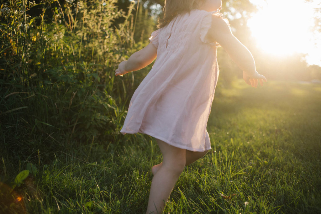 Hickory Creek Preserve in Mokena, IL, Photo by Elle Baker Photography, little girl running during outdoor sunset session
