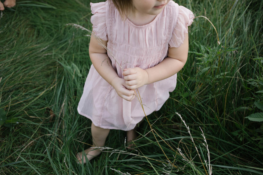 Hickory Creek Preserve in Mokena, IL, Photo by Elle Baker Photography, young girl in Gap dress, candid lifestyle session