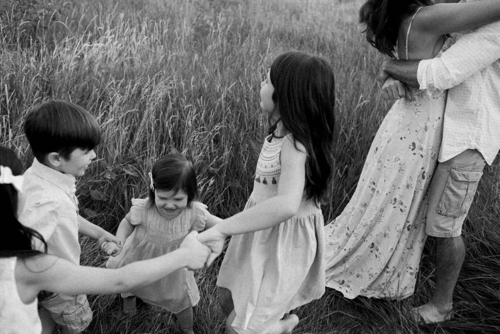 Hickory Creek Preserve in Mokena, IL, Photo by Elle Baker Photography, family of six playing outdoors during session