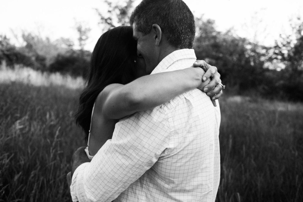 Hickory Creek Preserve in Mokena, IL, Photo by Elle Baker Photography, husband and wife hugging during family session