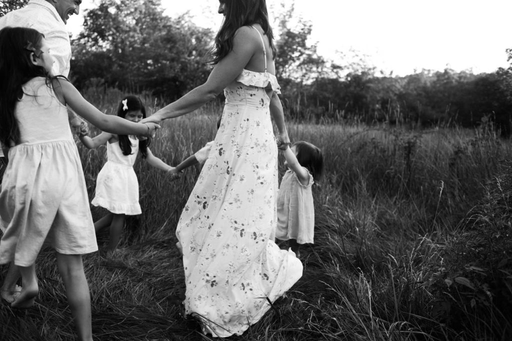 Hickory Creek Preserve in Mokena, IL, Photo by Elle Baker Photography, family of six playing ring around the rosie during session