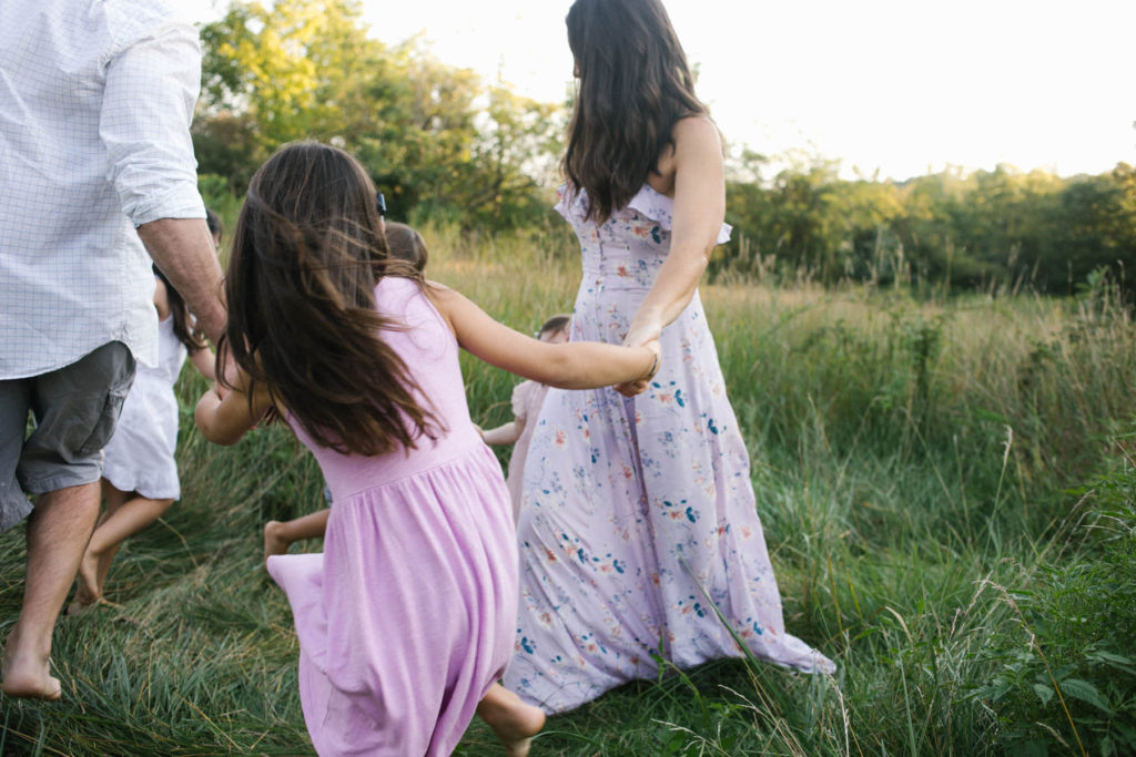 Hickory Creek Preserve in Mokena, IL, Photo by Elle Baker Photography, what to wear for large family session