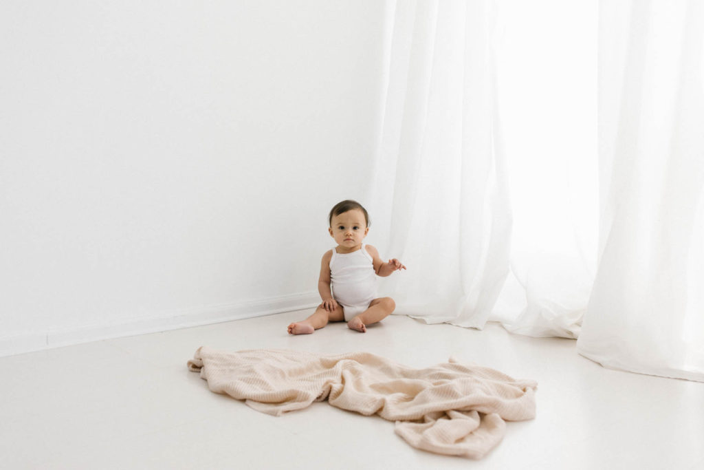 Simple and natural baby session, Photo by Elle Baker Photography, baby girl sitting in white studio space in Chicago 