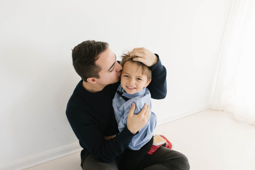 How to pose large families in small spaces, Frankfort IL family photographer, Elle Baker Photography, father hugging young son