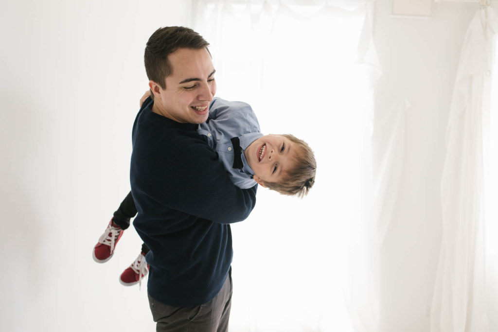 How to pose large families in small spaces, Frankfort IL family photographer, Elle Baker Photography, father hugging young son