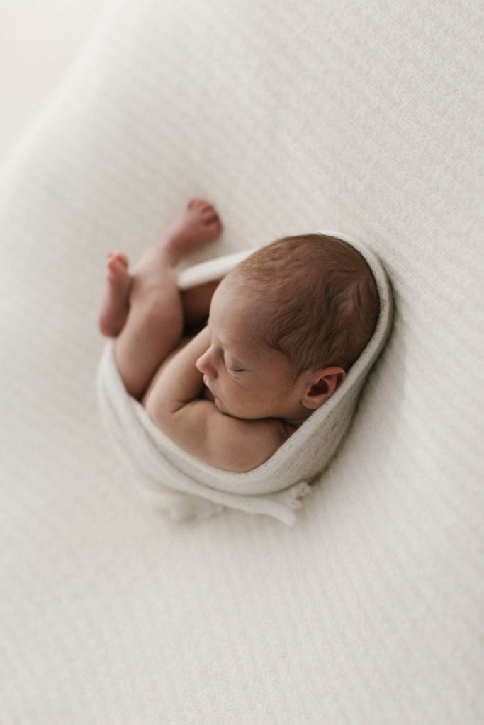 posing ideas for newborn photographers