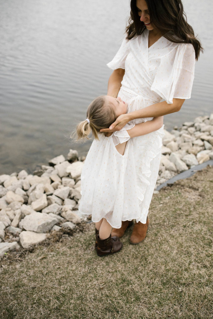 New Lenox photographer Elle Baker Photography captures mother and daughter session for EleStory 