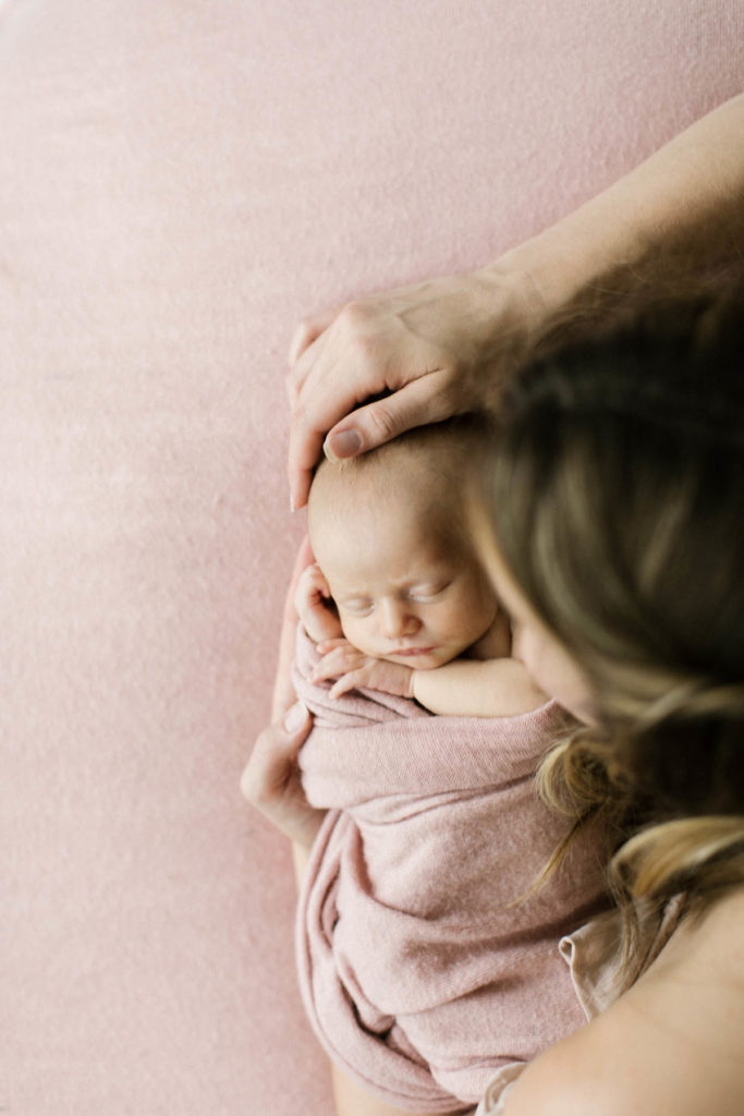 Newborn photographer in Homer Glen, Elle Baker Photography, captures mom and baby girl