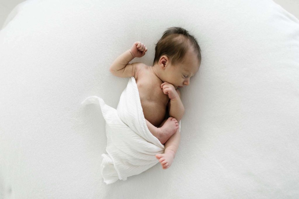 Elle Baker Photography captures natural newborn photography 