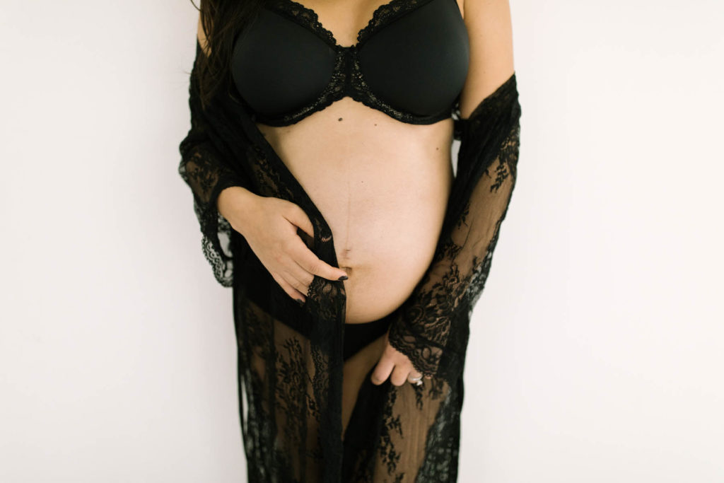 simple black lace robe what to wear at your maternity session 