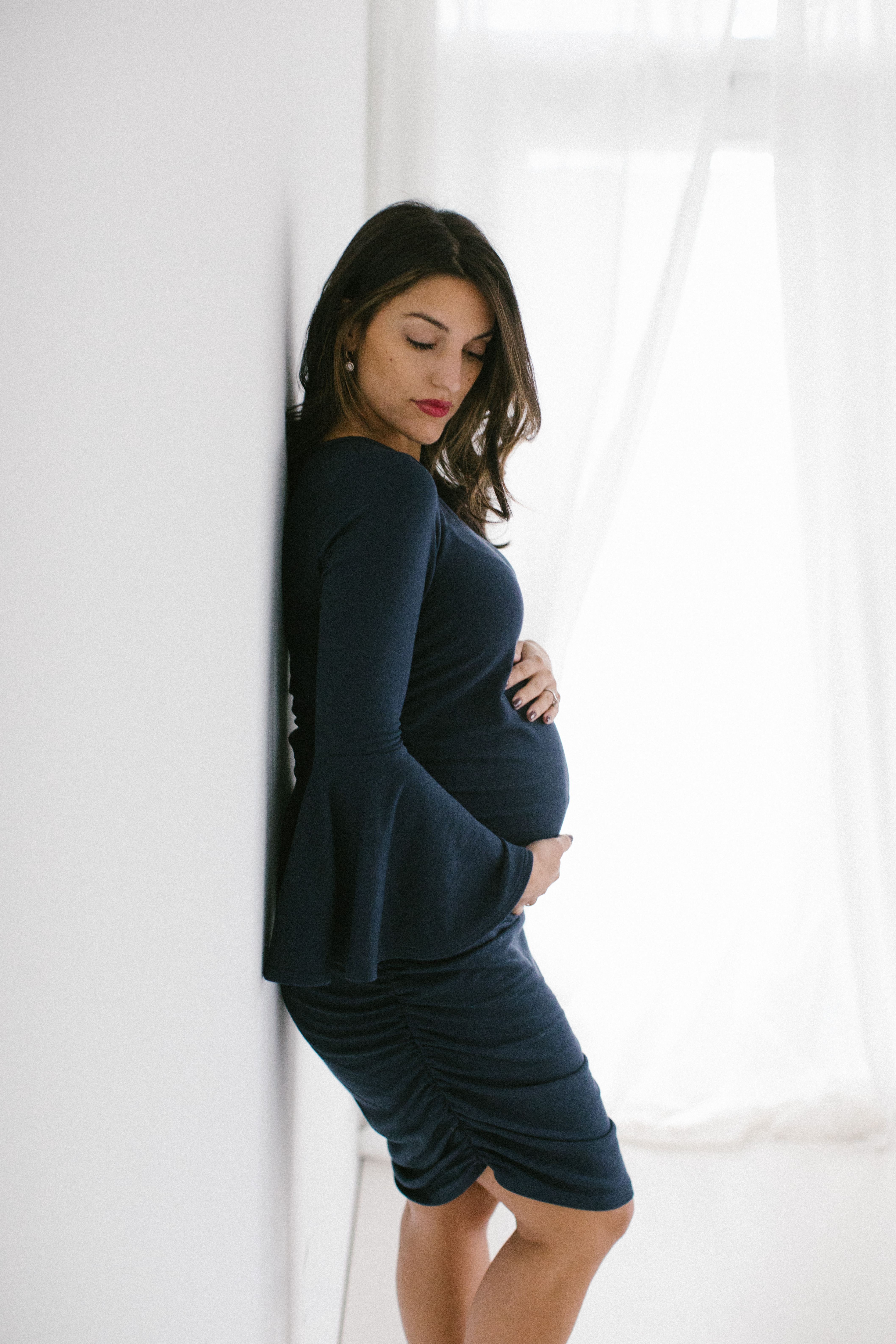 Elle Baker Photography captures pregnancy and baby bump photos