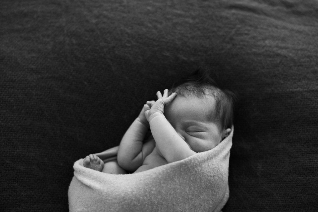 Chicago, Illinois newborn photographer Laurie Baker photographs black and white images of natural newborn