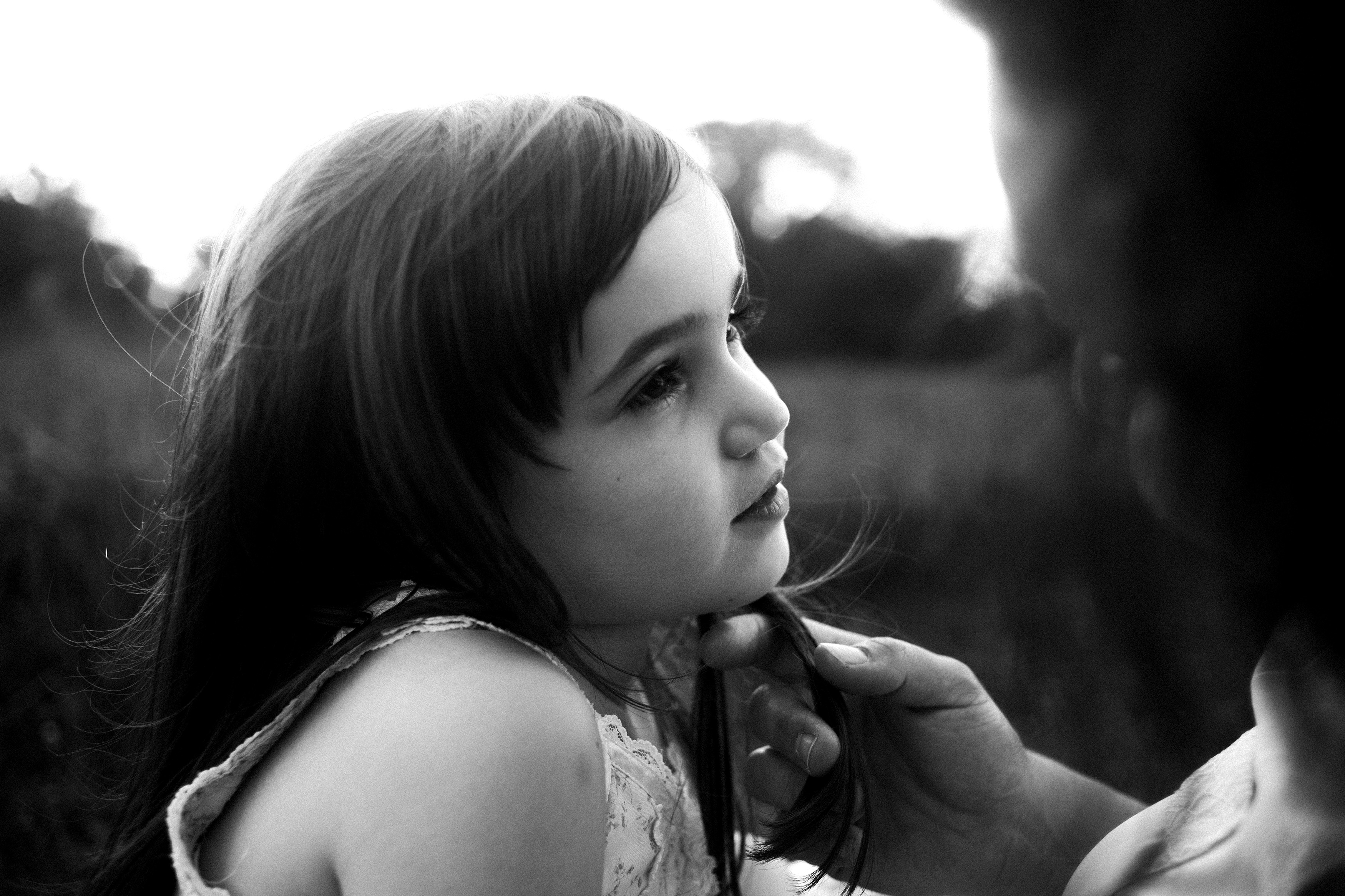 Elle Baker Photography is a storytelling photographer and captures mom and daughter