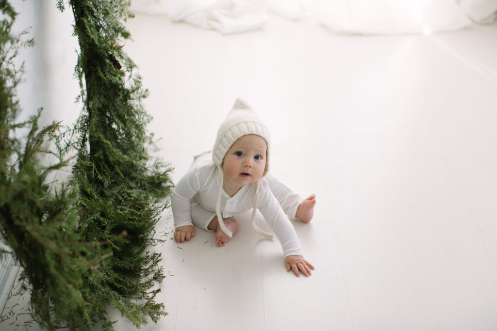 Wreath mini session Chicago baby photographer Elle Baker PHotography 