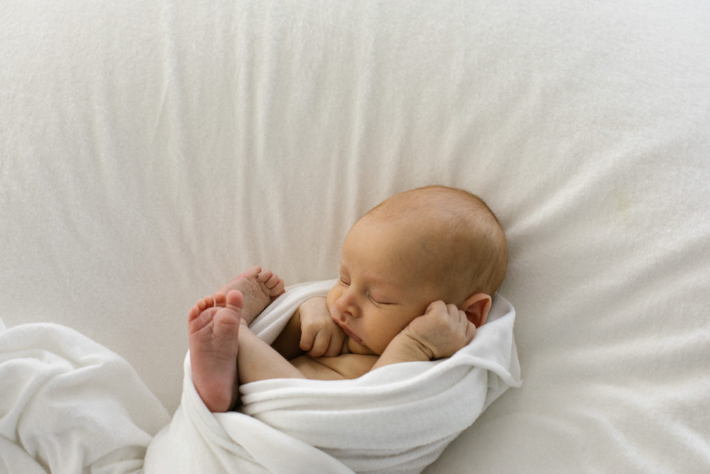 Newborn session sneak peek Chicago newborn photographer Elle Baker Photography 