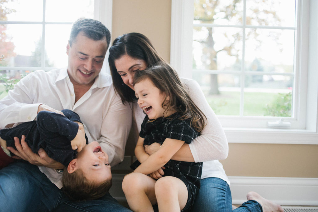 Family time in Lisle IL | Chicago family and lifestyle photographer captures candid family photos