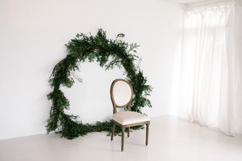 Holiday themed photo shoot, Elle Baker Photography, backdrop wreath setup, ideas for studio