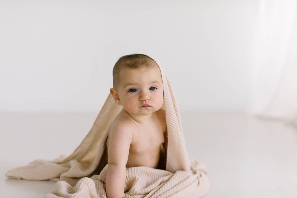 Natural baby led session | Baby photographer in Naperville IL | Photos by Elle Baker Photography | baby girl with rose blanket