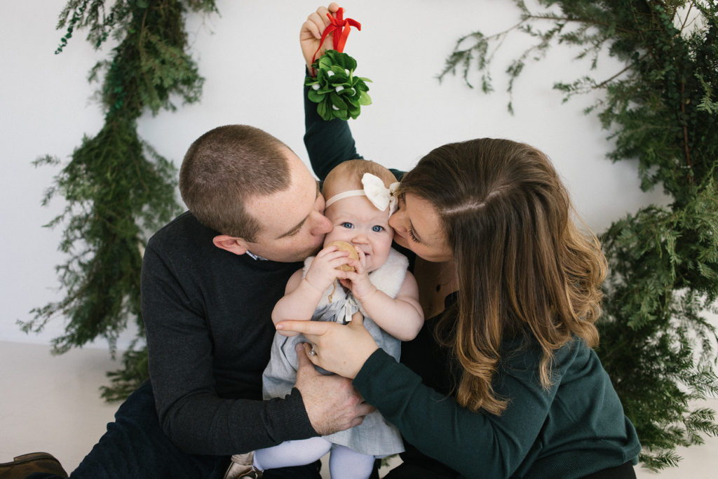 Holiday themed photo sessions, Elle Baker Photography, wreath mini session