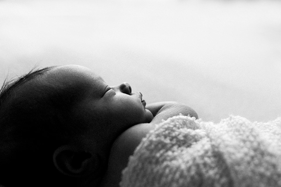 Best Chicago Newborn Photographer, Photo by Elle Baker photography, newborn baby profile, detail shot, black and white newborn pose