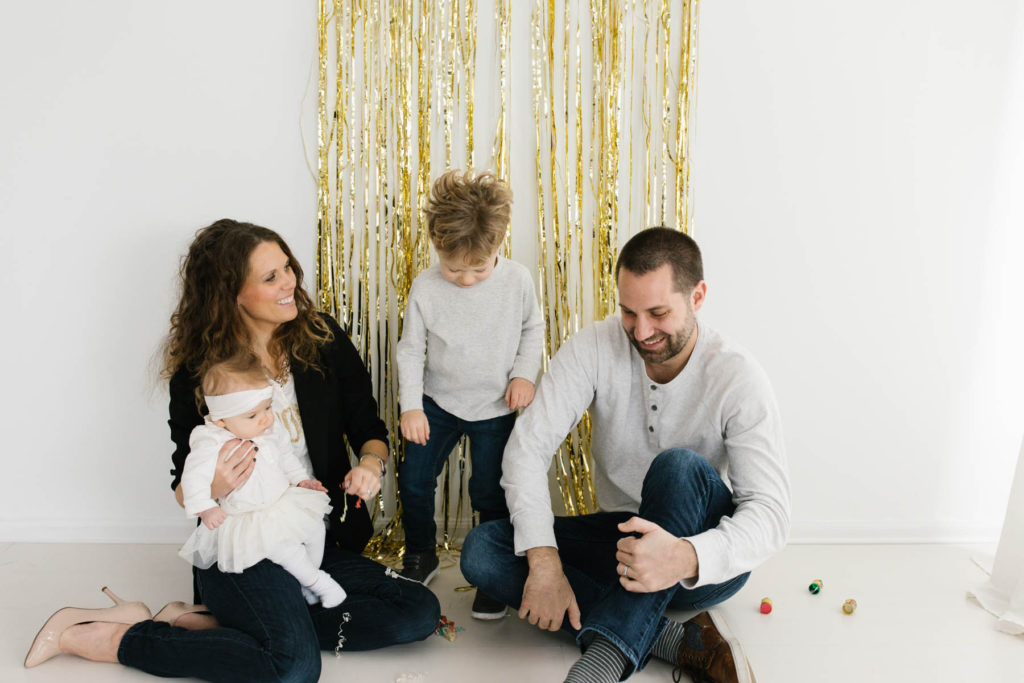 New Year's Photo Session, Photos by Elle Baker Photography, Chicago photography studio,confetti poppers