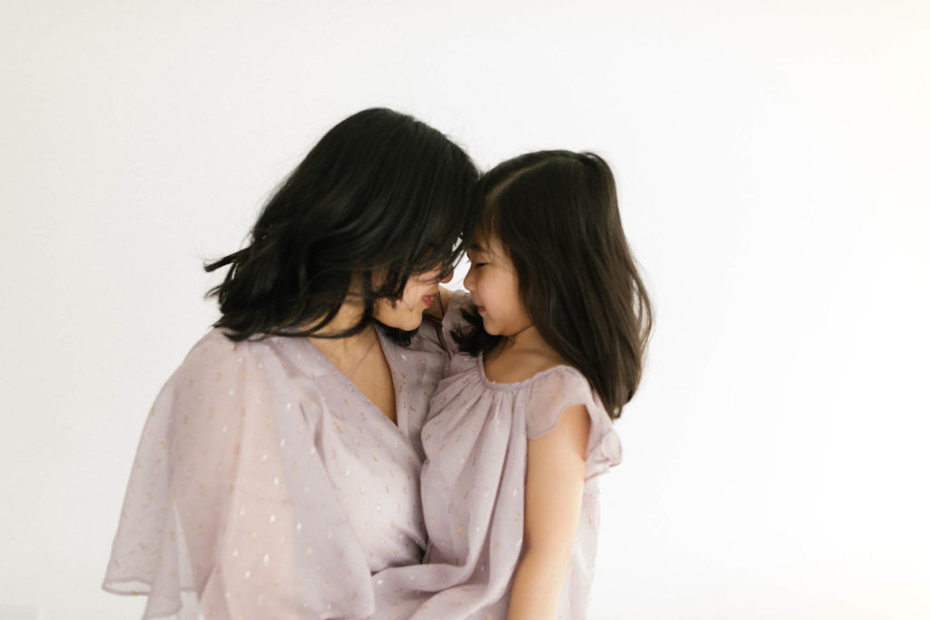 Laurie Baker captures mother and daughter embracing, Chicago child photographers