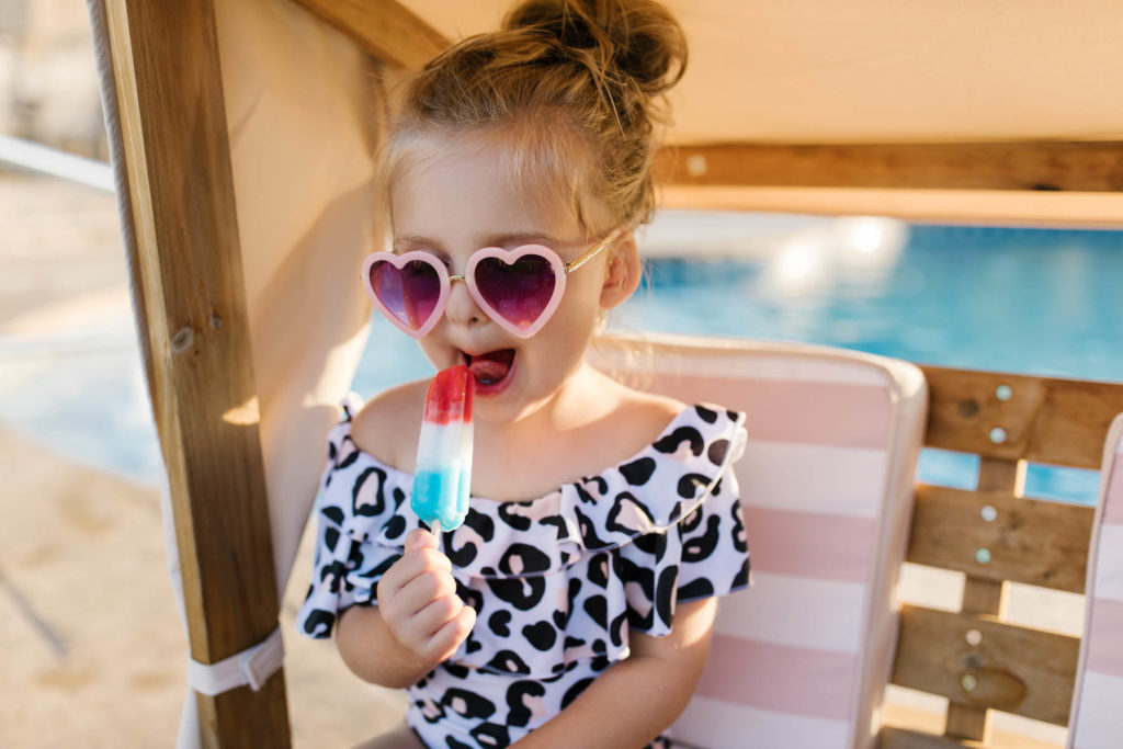 Little girl eating popscicle