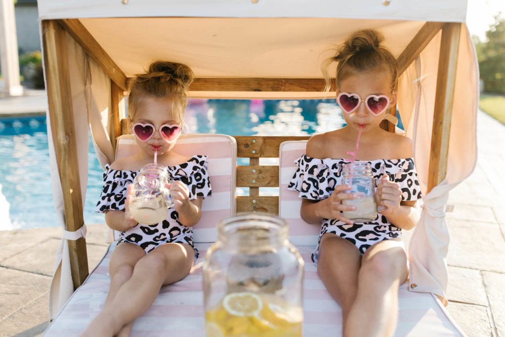 Elle Baker Photography captures two little girls sipping on lemonade.