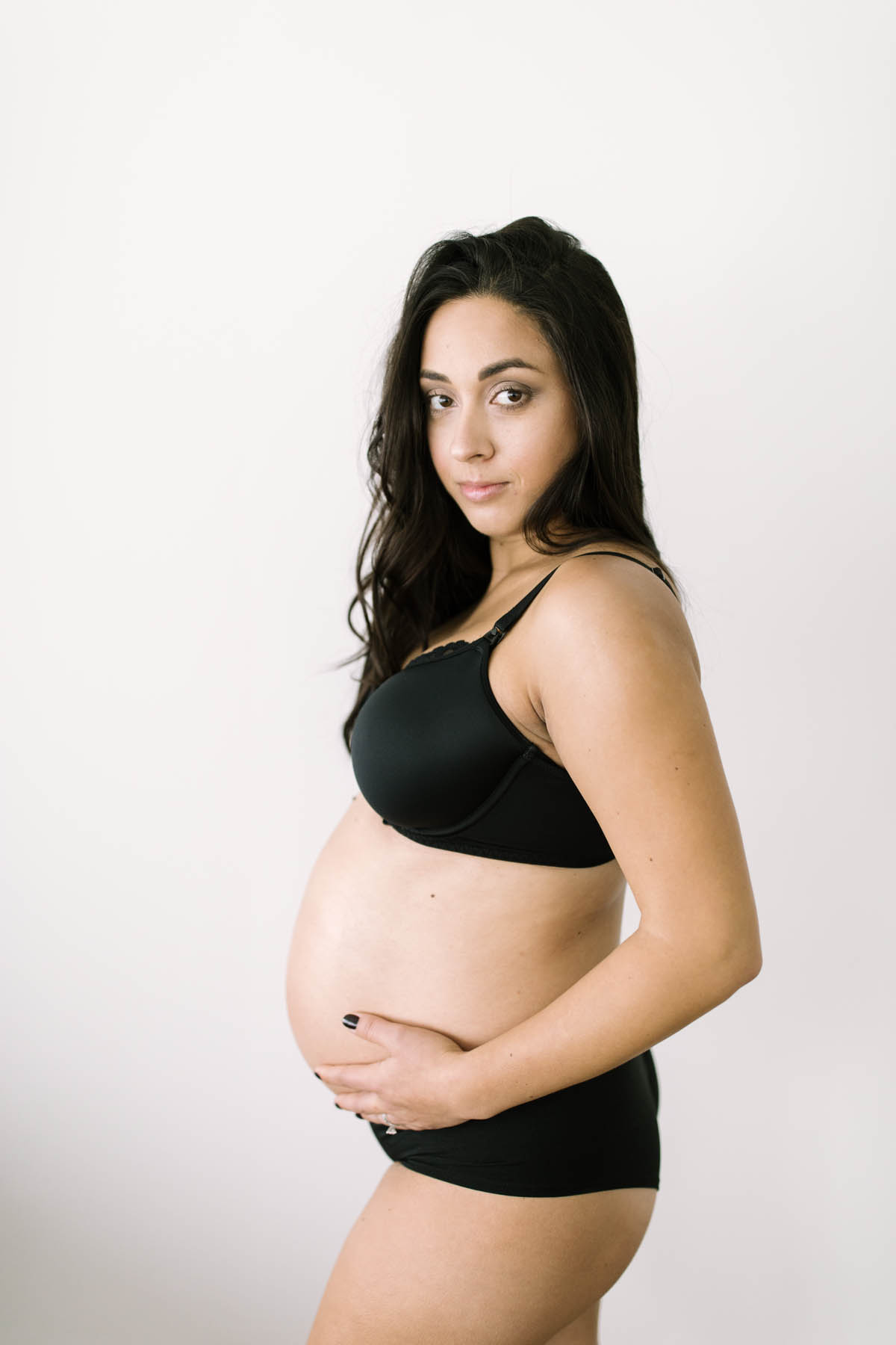 modern maternity photography session with Elle Baker Photography 