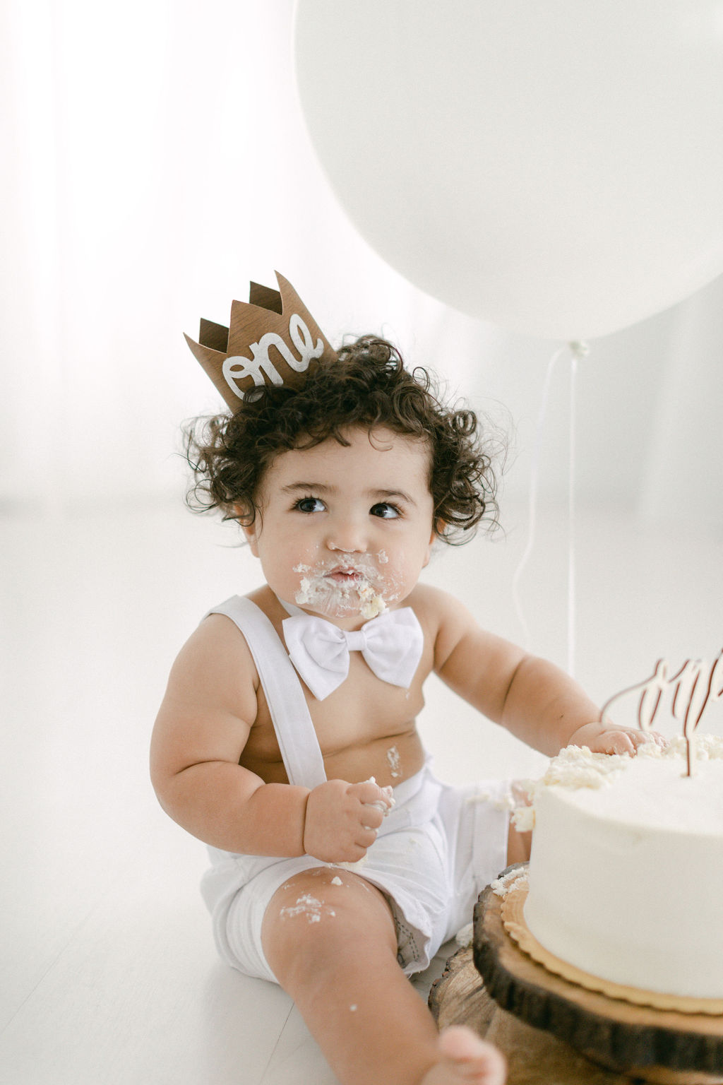 baby boy's cake smash session to celebrate his first birthday 